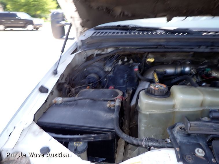 image for item LU9058 2000 Ford F450 Super Duty  flatbed truck