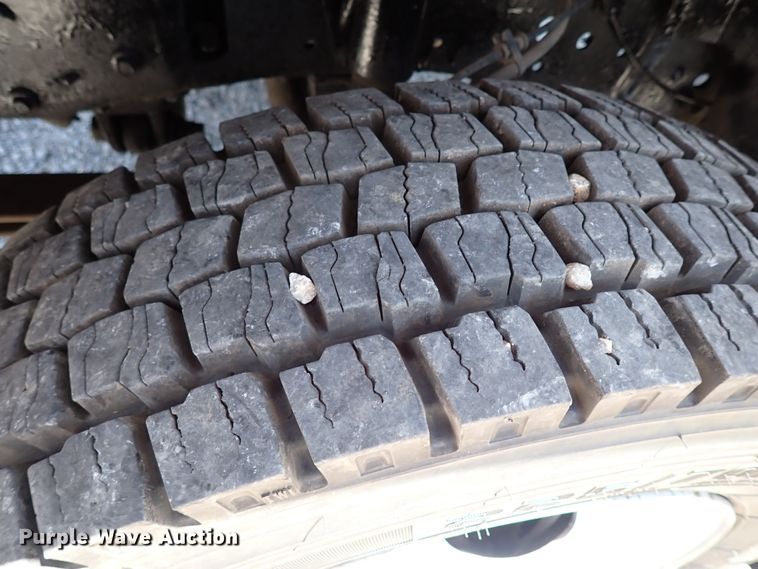 image for item LU9058 2000 Ford F450 Super Duty  flatbed truck