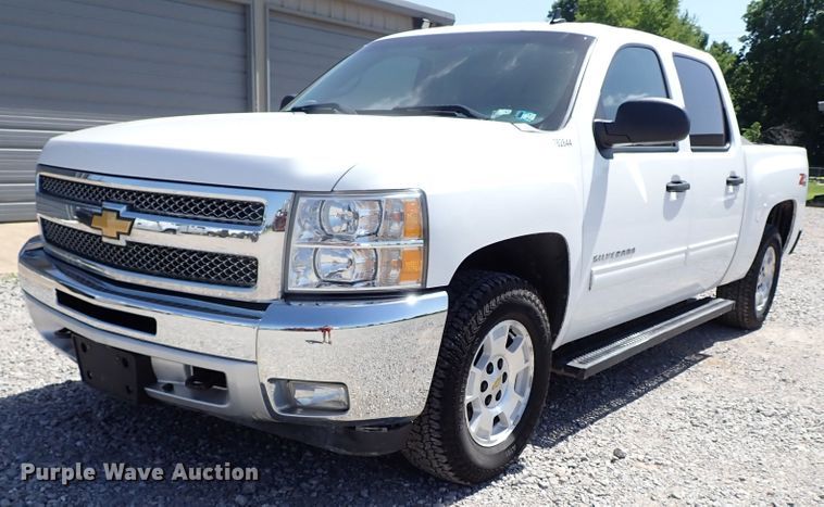 image for item LU9059 2013 Chevrolet Silverado 1500  Crew Cab pickup truck