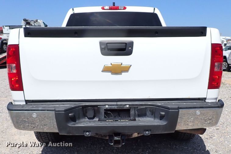 image for item LU9059 2013 Chevrolet Silverado 1500  Crew Cab pickup truck