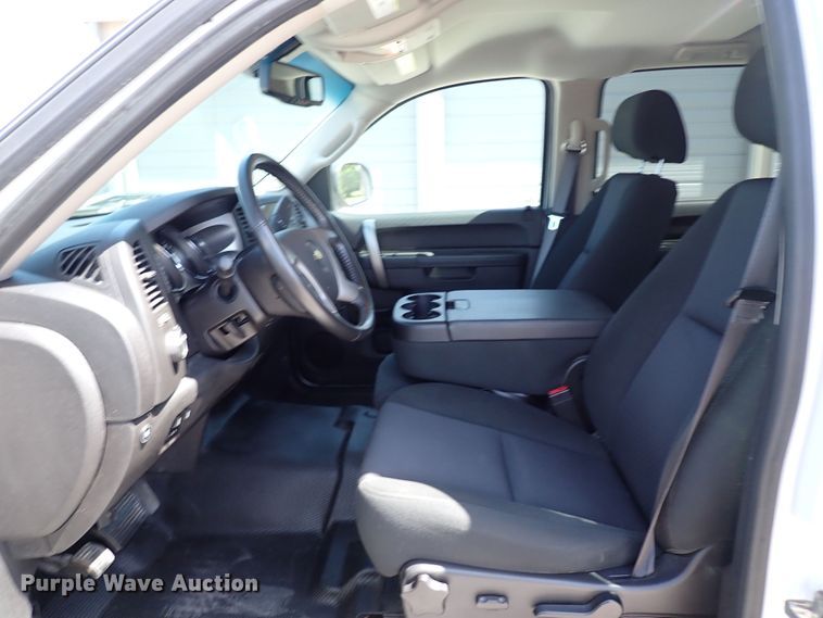 image for item LU9059 2013 Chevrolet Silverado 1500  Crew Cab pickup truck