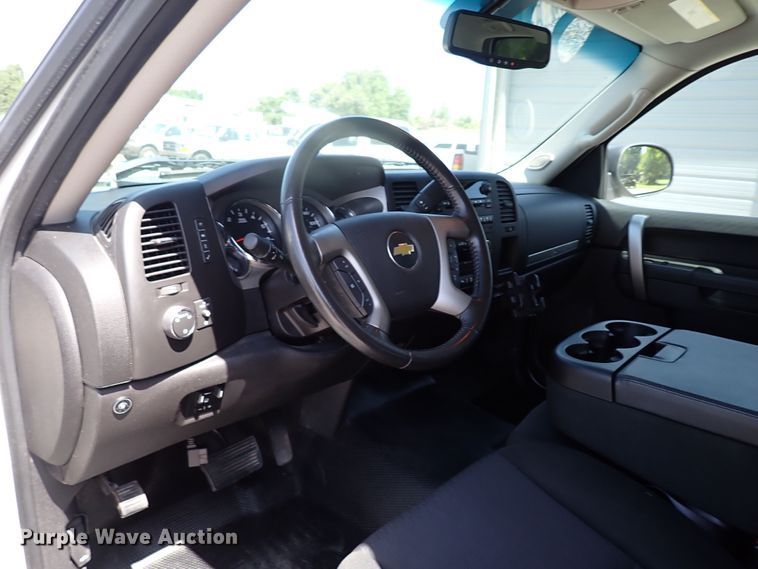 image for item LU9059 2013 Chevrolet Silverado 1500  Crew Cab pickup truck