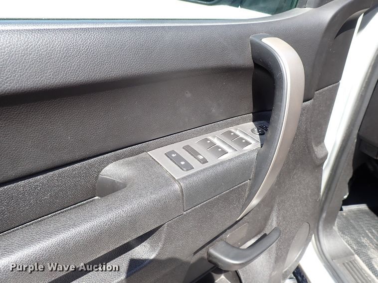 image for item LU9059 2013 Chevrolet Silverado 1500  Crew Cab pickup truck