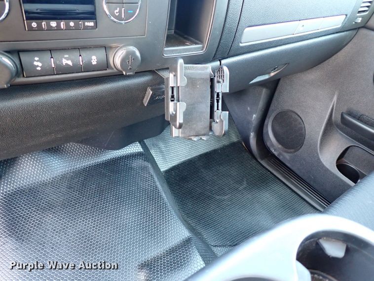 image for item LU9059 2013 Chevrolet Silverado 1500  Crew Cab pickup truck