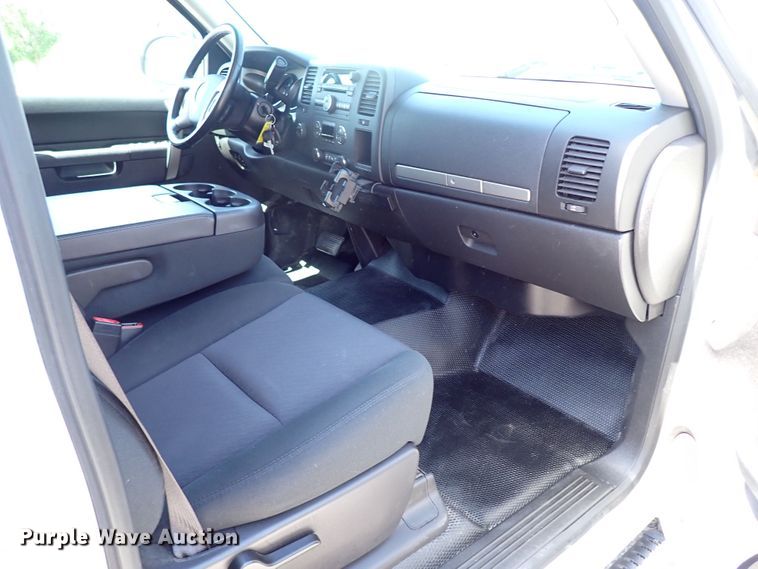 image for item LU9059 2013 Chevrolet Silverado 1500  Crew Cab pickup truck