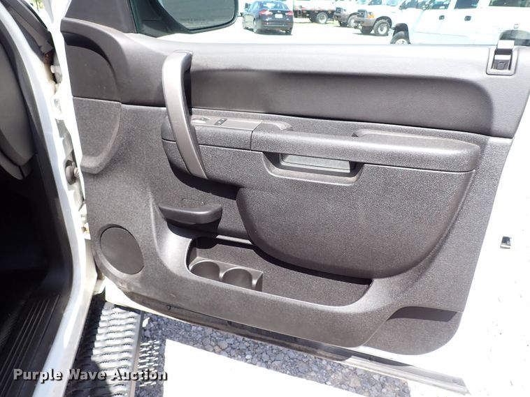 image for item LU9059 2013 Chevrolet Silverado 1500  Crew Cab pickup truck