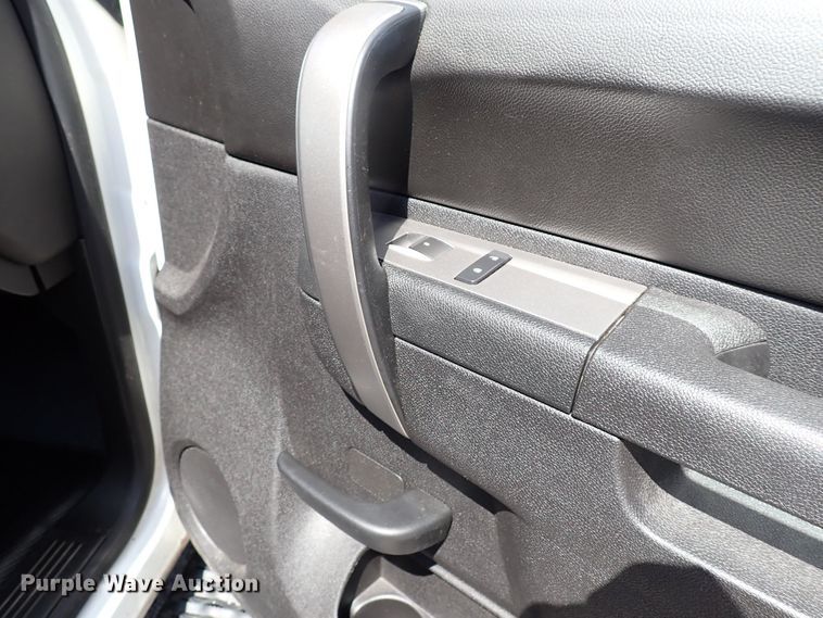 image for item LU9059 2013 Chevrolet Silverado 1500  Crew Cab pickup truck