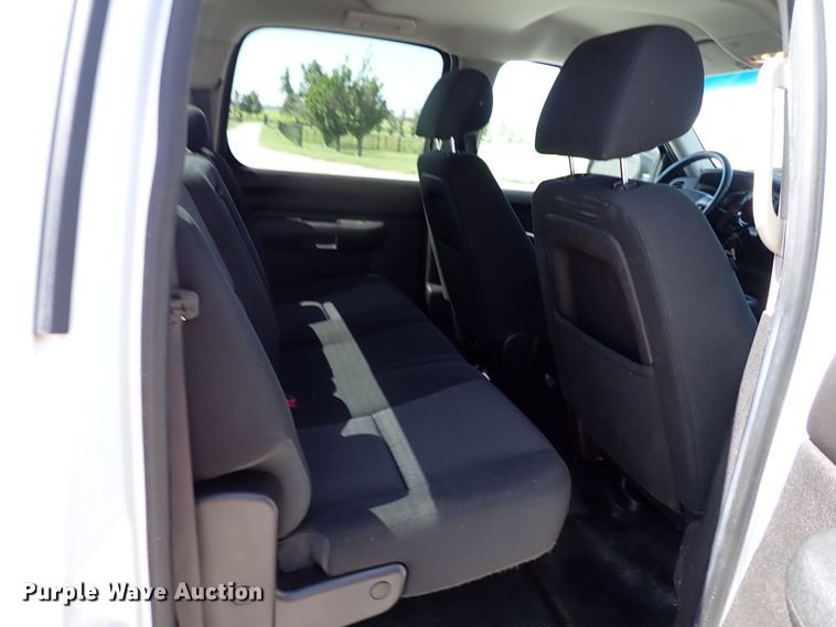 image for item LU9059 2013 Chevrolet Silverado 1500  Crew Cab pickup truck