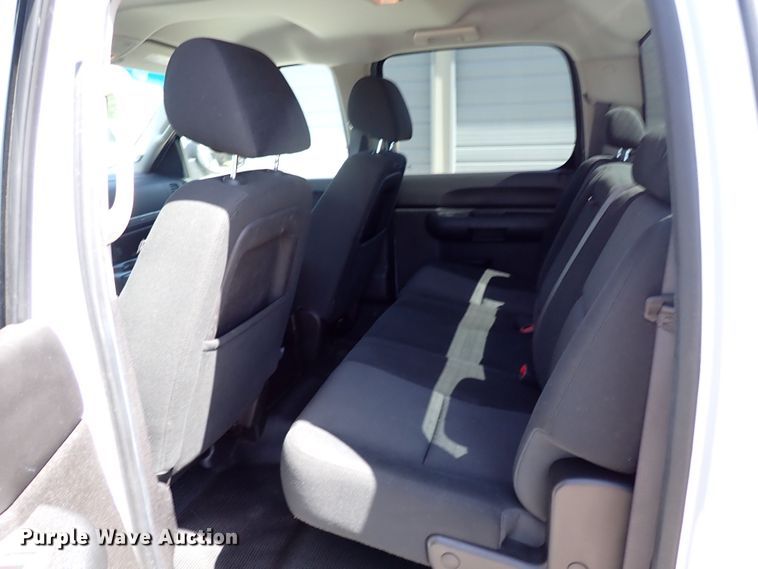 image for item LU9059 2013 Chevrolet Silverado 1500  Crew Cab pickup truck