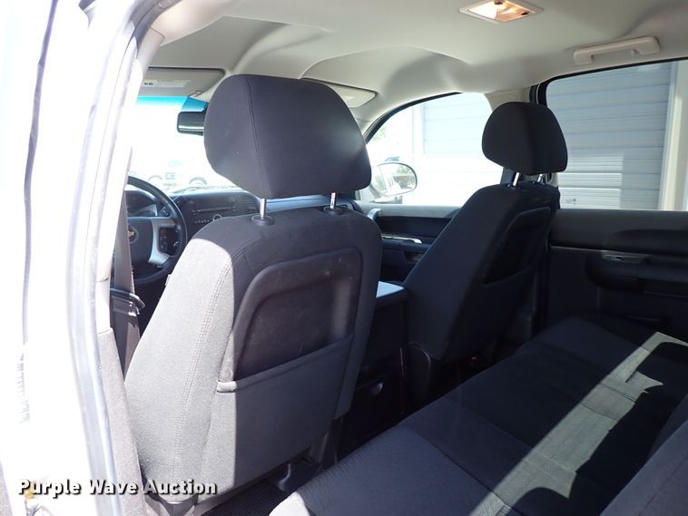 image for item LU9059 2013 Chevrolet Silverado 1500  Crew Cab pickup truck