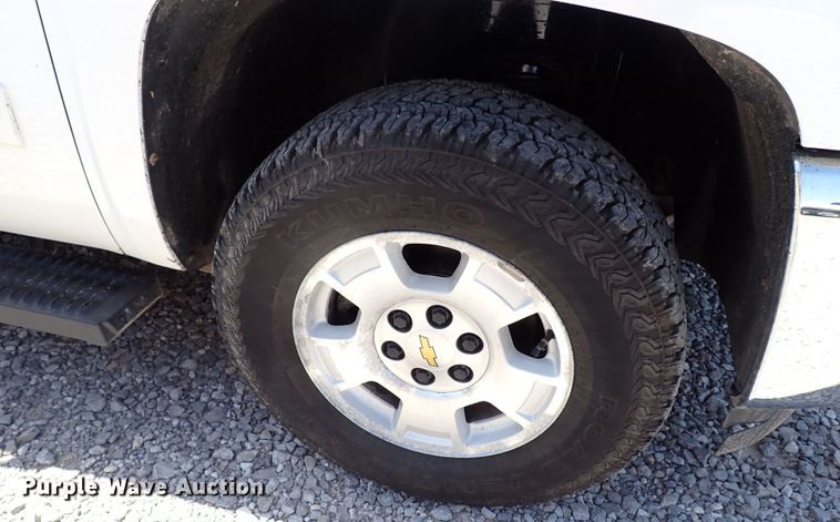 image for item LU9059 2013 Chevrolet Silverado 1500  Crew Cab pickup truck