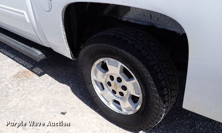 image for item LU9059 2013 Chevrolet Silverado 1500  Crew Cab pickup truck