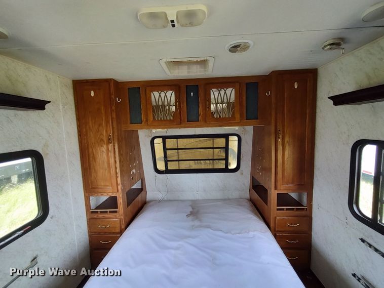 image for item LU9066 2000 Forrest River Salem  camper