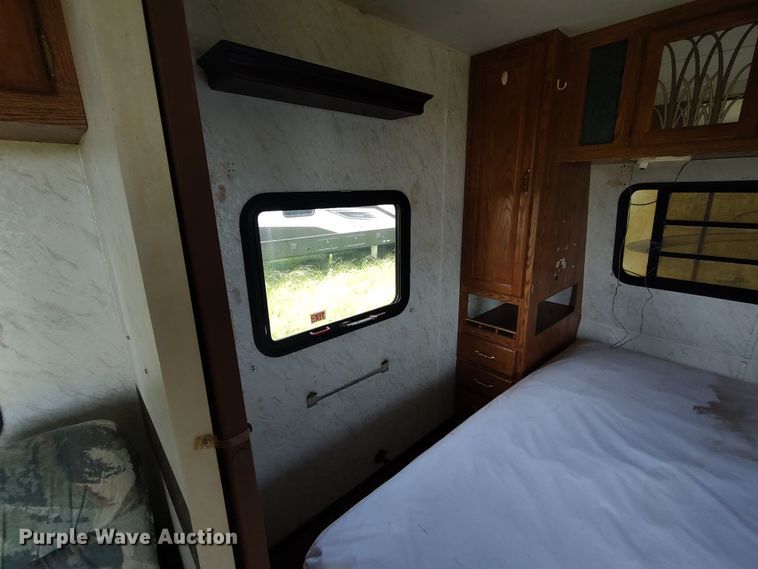 image for item LU9066 2000 Forrest River Salem  camper