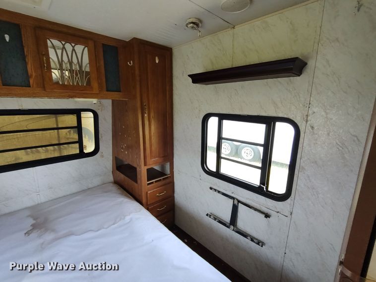 image for item LU9066 2000 Forrest River Salem  camper