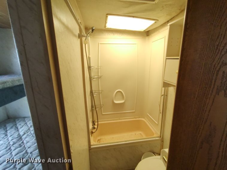 image for item LU9066 2000 Forrest River Salem  camper