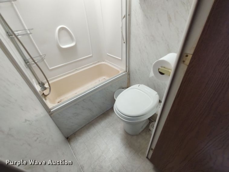 image for item LU9066 2000 Forrest River Salem  camper