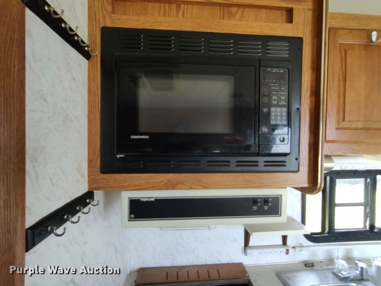 image for item LU9066 2000 Forrest River Salem  camper