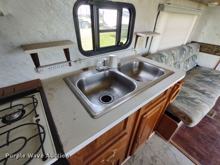 image for item LU9066 2000 Forrest River Salem  camper