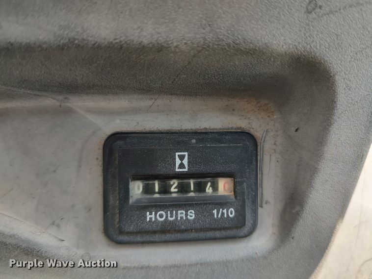 image for item LU9081 2005 Kawasaki Mule 610  utility vehicle