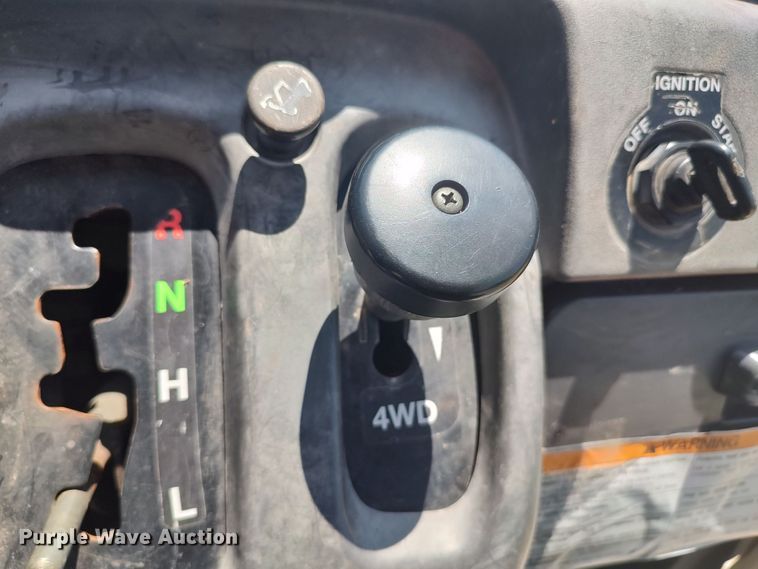 image for item LU9081 2005 Kawasaki Mule 610  utility vehicle