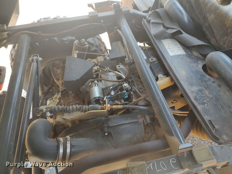 image for item LU9081 2005 Kawasaki Mule 610  utility vehicle