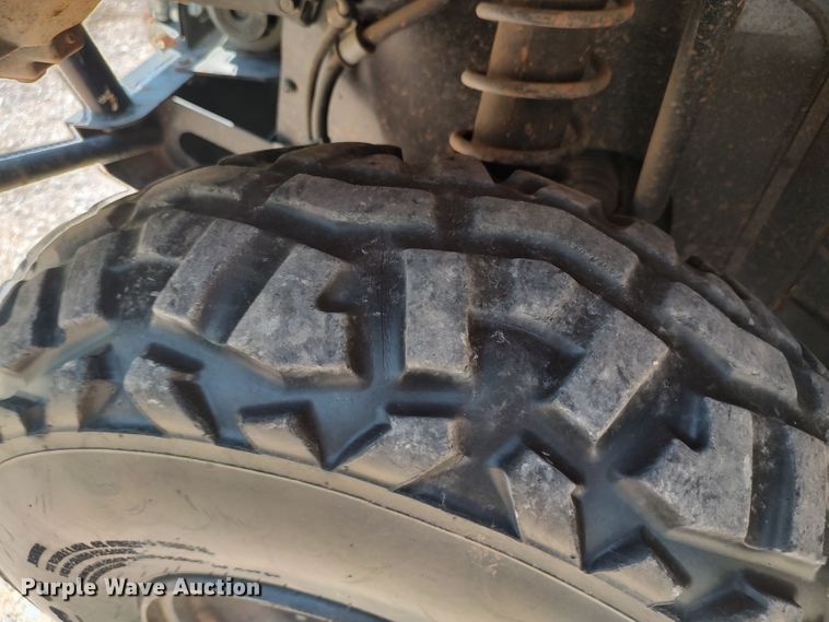 image for item LU9081 2005 Kawasaki Mule 610  utility vehicle