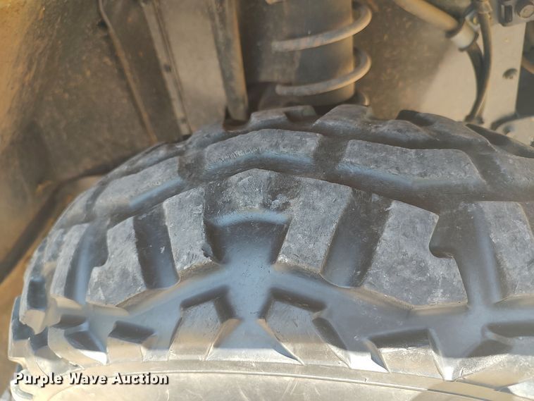 image for item LU9081 2005 Kawasaki Mule 610  utility vehicle