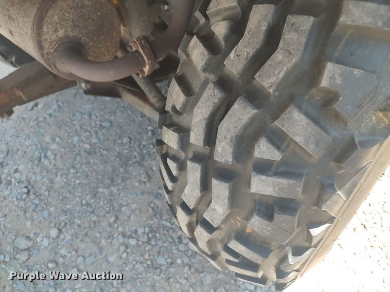 image for item LU9081 2005 Kawasaki Mule 610  utility vehicle