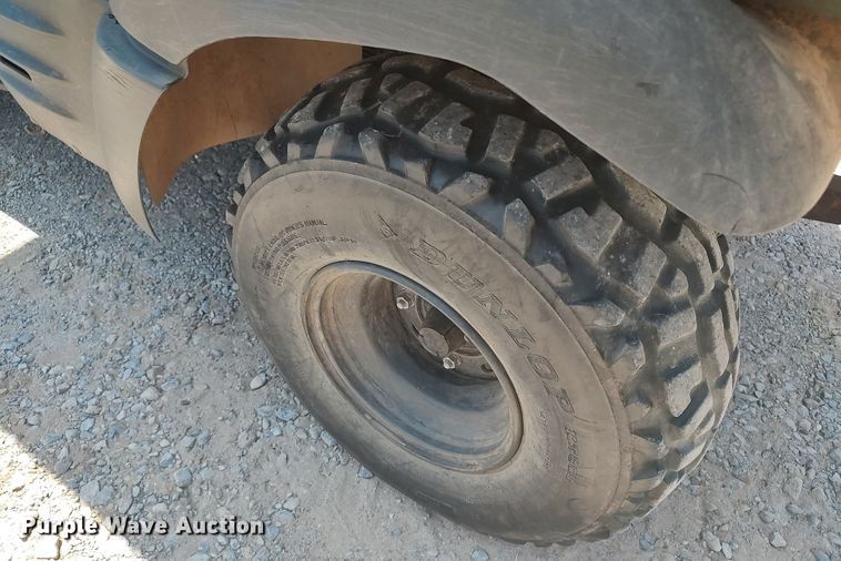 image for item LU9081 2005 Kawasaki Mule 610  utility vehicle