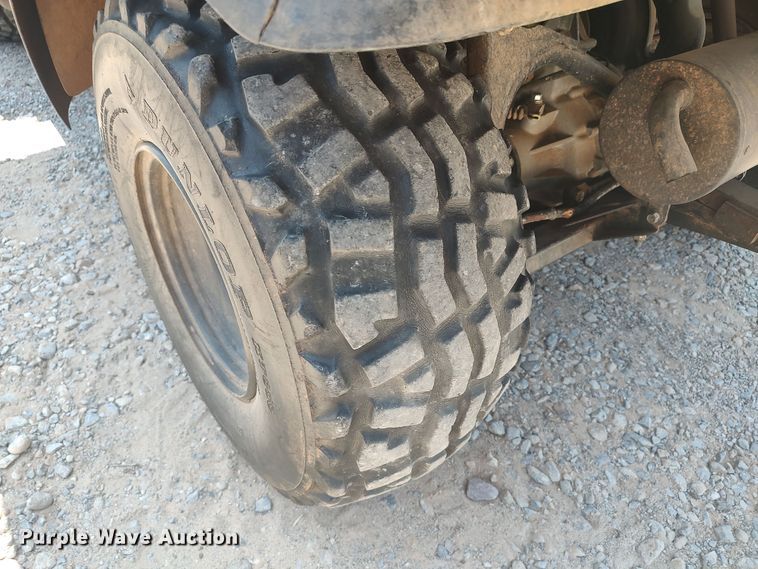 image for item LU9081 2005 Kawasaki Mule 610  utility vehicle