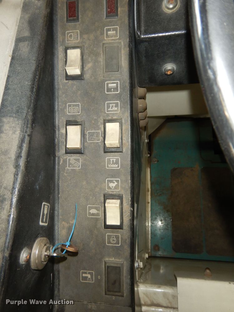 image for item MD9203 Tennant 528  sweeper