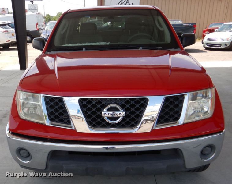 image for item MF9099 2006 Nissan Frontier  Crew Cab pickup truck