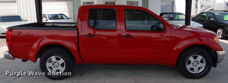 image for item MF9099 2006 Nissan Frontier  Crew Cab pickup truck