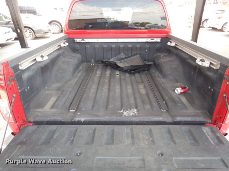 image for item MF9099 2006 Nissan Frontier  Crew Cab pickup truck