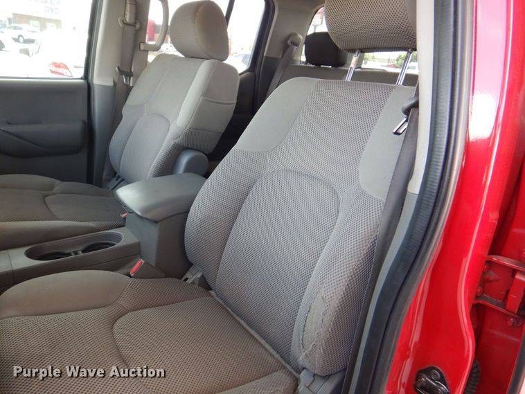 image for item MF9099 2006 Nissan Frontier  Crew Cab pickup truck