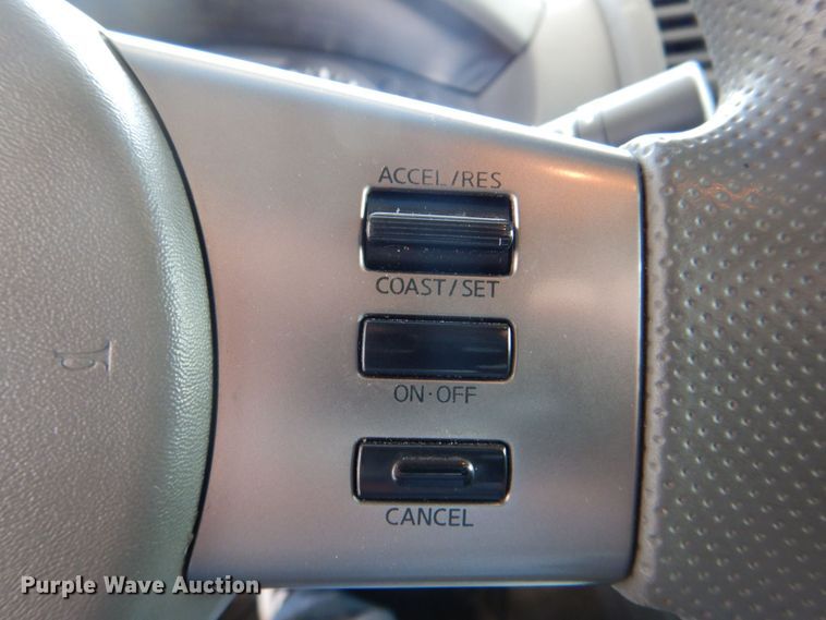 image for item MF9099 2006 Nissan Frontier  Crew Cab pickup truck