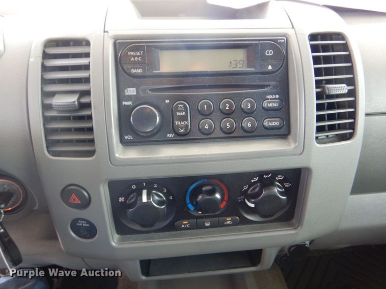 image for item MF9099 2006 Nissan Frontier  Crew Cab pickup truck