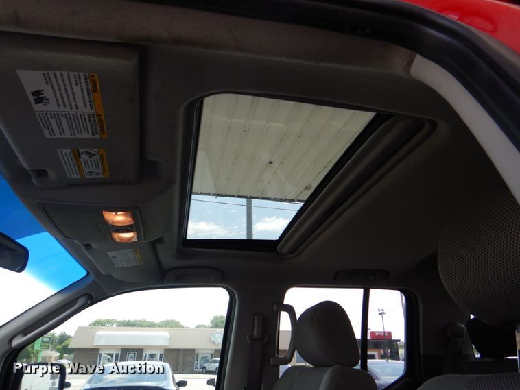 image for item MF9099 2006 Nissan Frontier  Crew Cab pickup truck