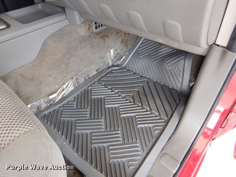 image for item MF9099 2006 Nissan Frontier  Crew Cab pickup truck