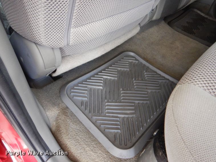 image for item MF9099 2006 Nissan Frontier  Crew Cab pickup truck