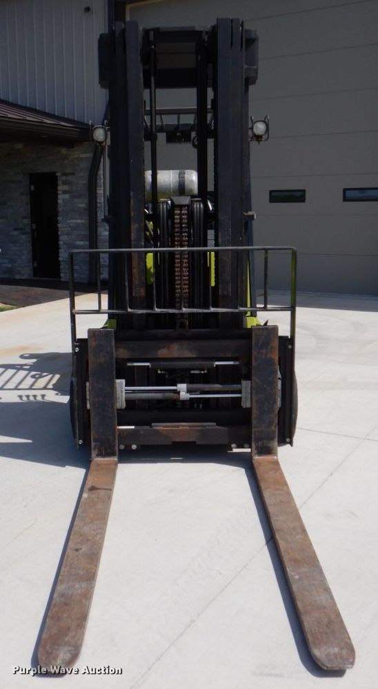 image for item MF9115 Clark CGC550  forklift