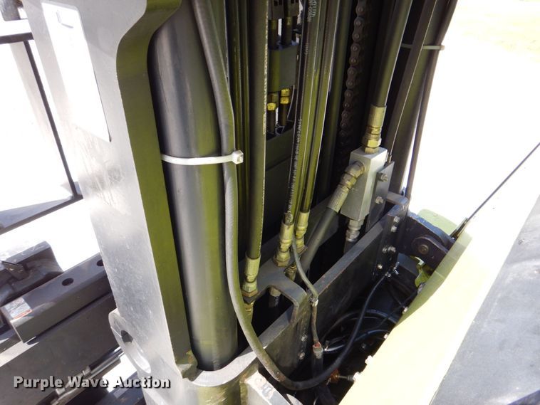 image for item MF9115 Clark CGC550  forklift