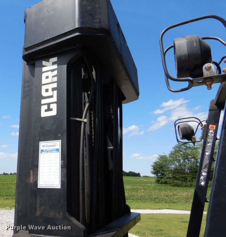 image for item MF9115 Clark CGC550  forklift
