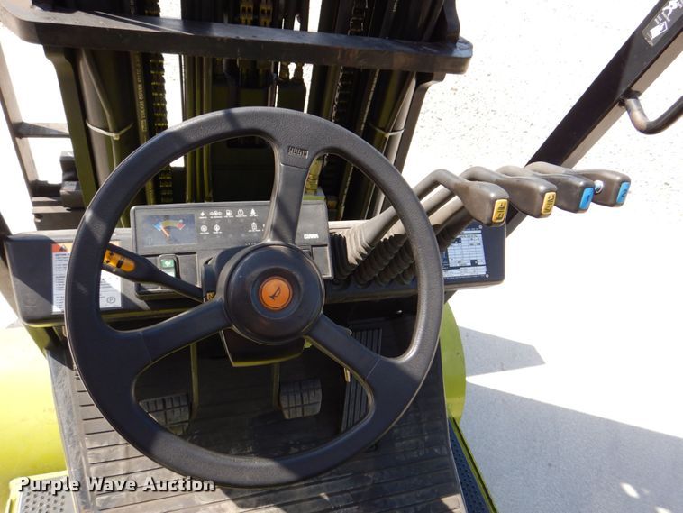 image for item MF9115 Clark CGC550  forklift