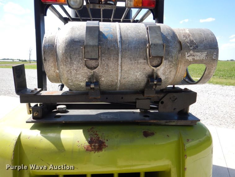 image for item MF9115 Clark CGC550  forklift