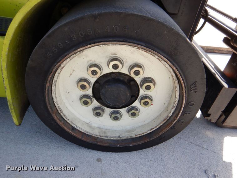 image for item MF9115 Clark CGC550  forklift