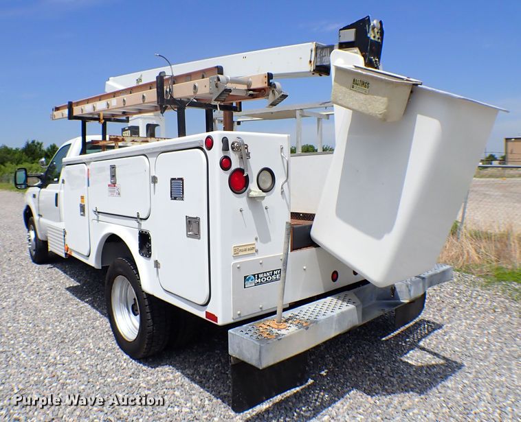 image for item MF9347 2001 Ford F450 Super Duty  bucket truck
