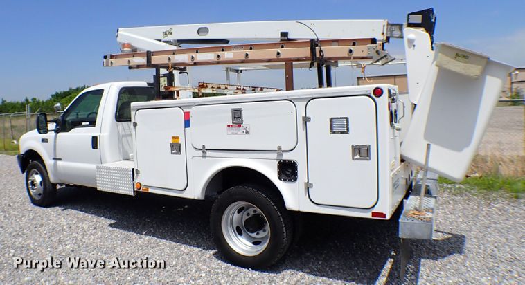 image for item MF9347 2001 Ford F450 Super Duty  bucket truck