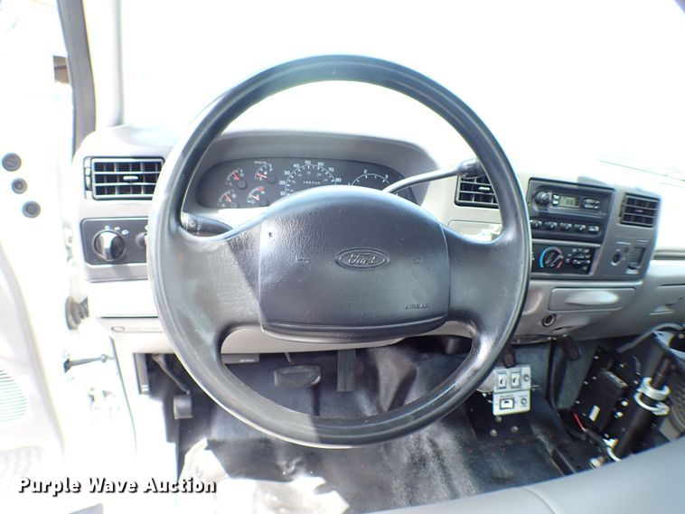 image for item MF9347 2001 Ford F450 Super Duty  bucket truck